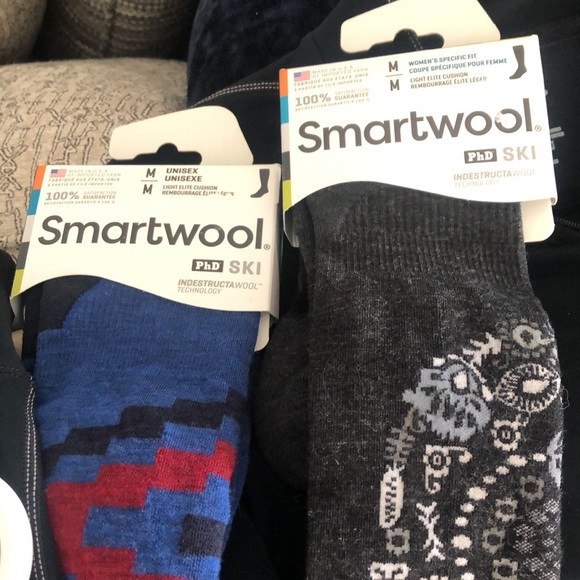 Package ..Ladies Ski Jacket,pants,socks,gloves,hot chiles base layers, goggles - Picture 4 of 15